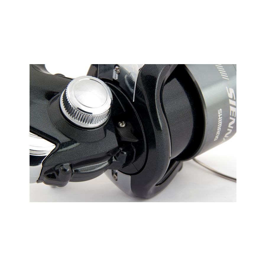 Shimano Sienna FE Spinning Reel Close up on Handle